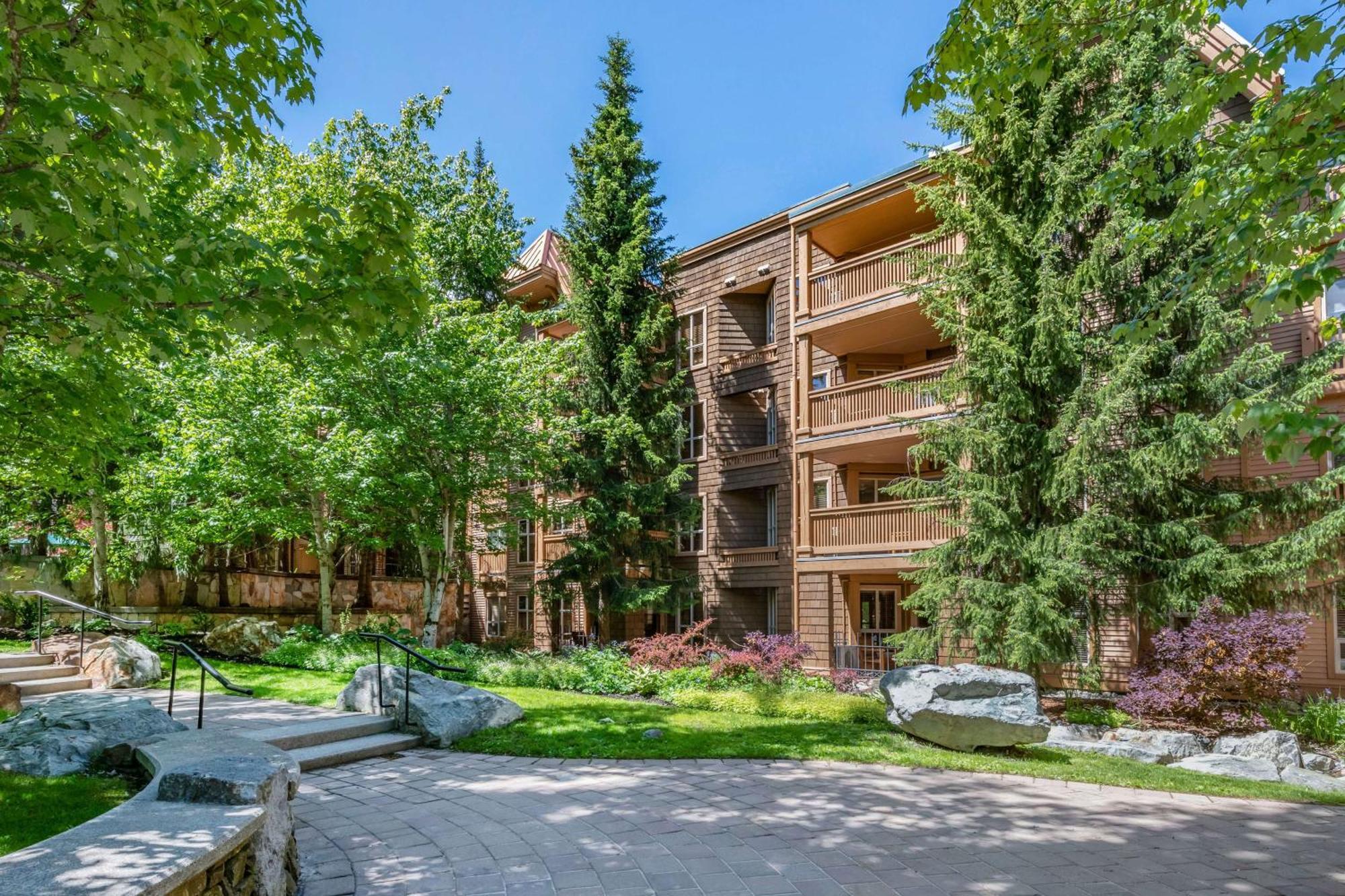 Hotel Hilton Grand Vacations Club Whistler Extérieur photo